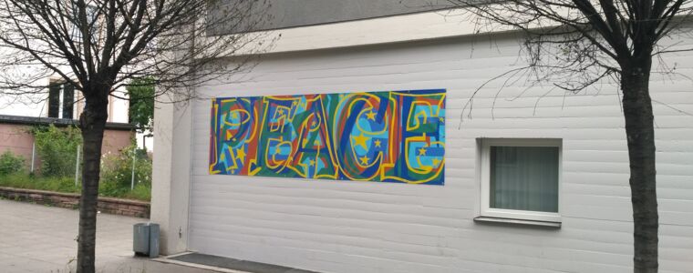 "Peace mural" aus Liverpool auch an der SRS